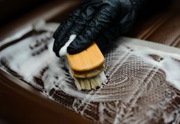 Comment entretenir efficacement les surfaces en cuir vegan ?